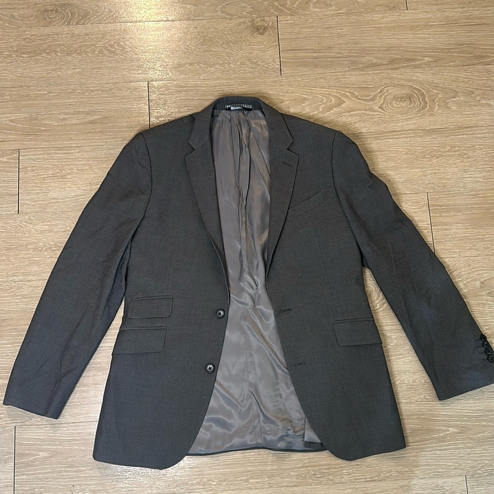 Grey Tailored Suit Brand: Beverly Hills Polo Club Suit Size: 38R Pant Size: 32WR